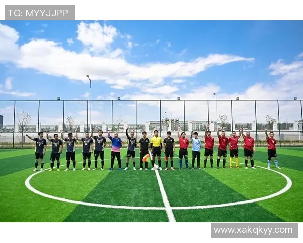 从绿茵场到人生巅峰：探索足球运动员的成长与奋斗历程