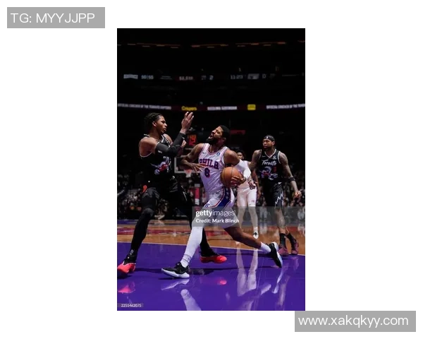 猛龙与76人激战正酣 新赛季首场对决引发球迷热议