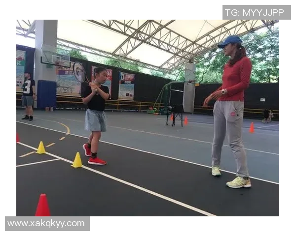 网球运动的技巧与训练：提升击球精度与场地适应力的实用方法