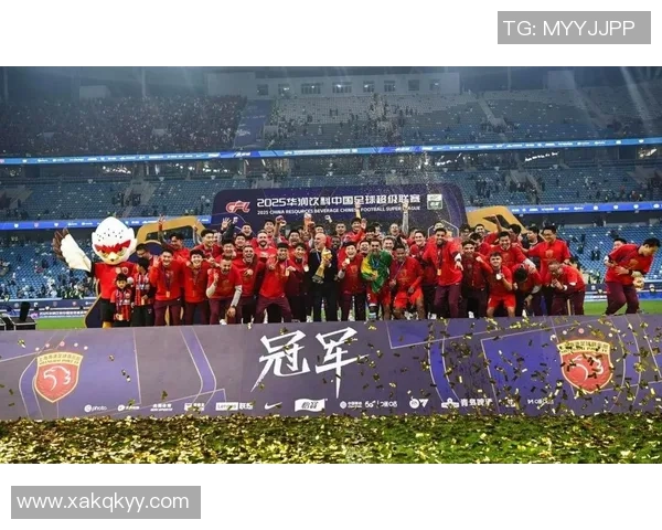 上海海港迎战武汉三镇期待精彩对决两队争夺胜利展现足球魅力与团队精神 上海海港迎战武汉三镇期待精彩对决两队争夺胜利展现足球魅力与团队精神